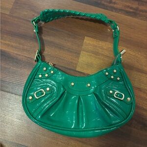 Shoulder bag with spikes